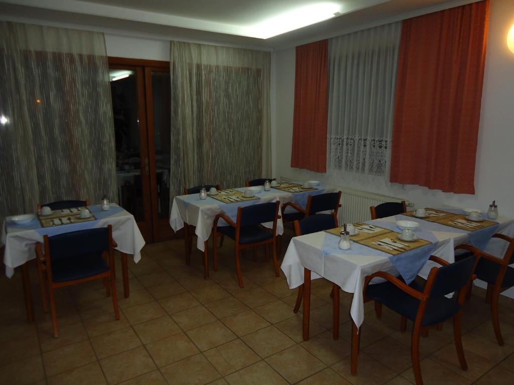 Bed and Breakfast Pansion Antonio à Slavonski Brod Extérieur photo