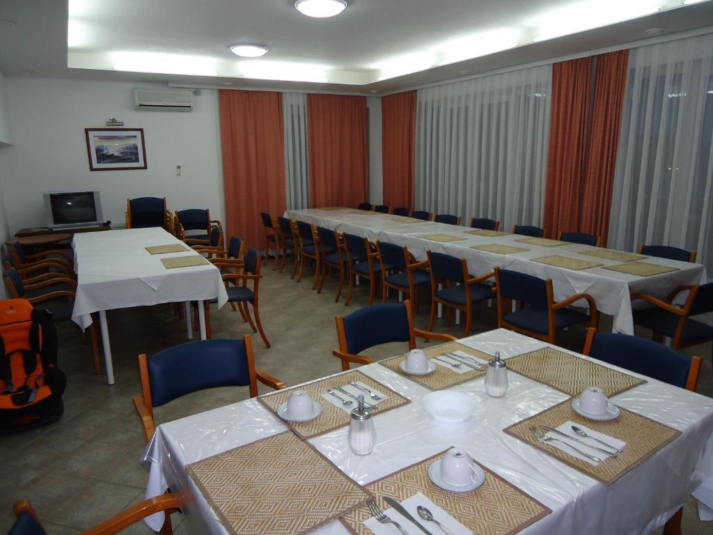 Bed and Breakfast Pansion Antonio à Slavonski Brod Extérieur photo