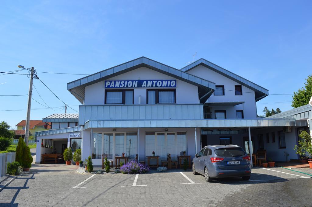Bed and Breakfast Pansion Antonio à Slavonski Brod Extérieur photo