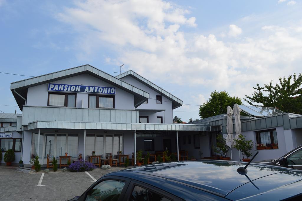 Bed and Breakfast Pansion Antonio à Slavonski Brod Extérieur photo