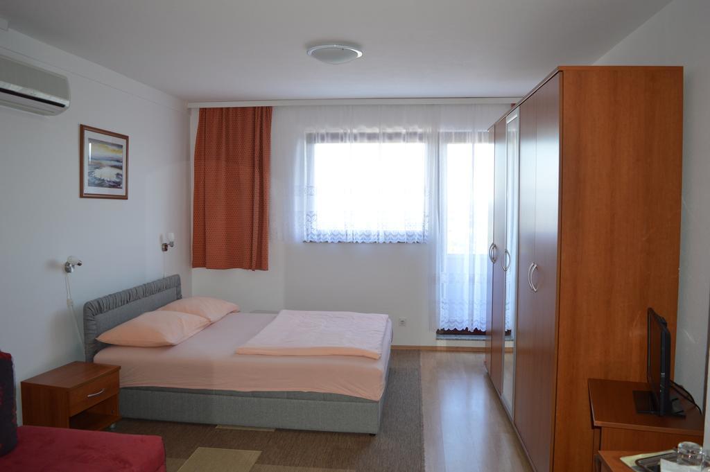 Bed and Breakfast Pansion Antonio à Slavonski Brod Extérieur photo
