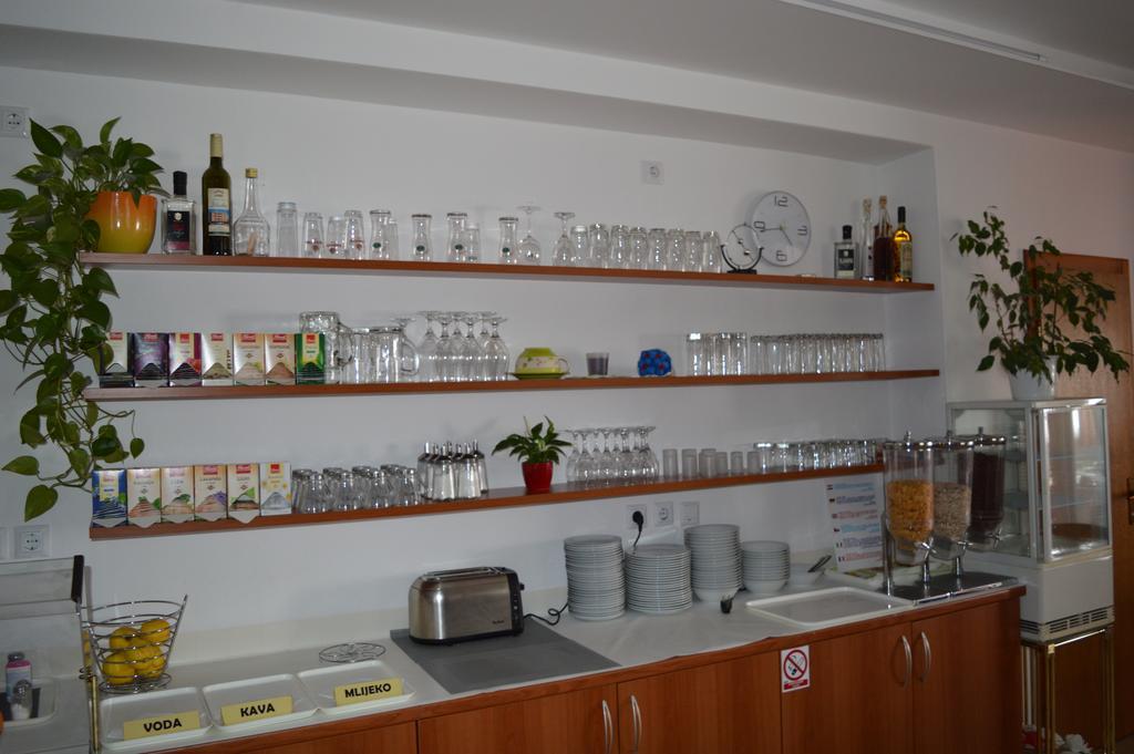 Bed and Breakfast Pansion Antonio à Slavonski Brod Extérieur photo