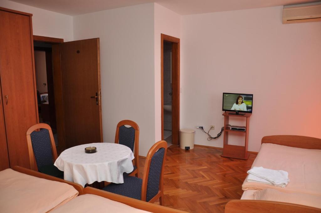 Bed and Breakfast Pansion Antonio à Slavonski Brod Extérieur photo