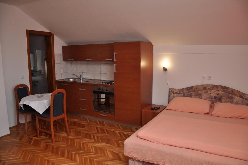 Bed and Breakfast Pansion Antonio à Slavonski Brod Extérieur photo