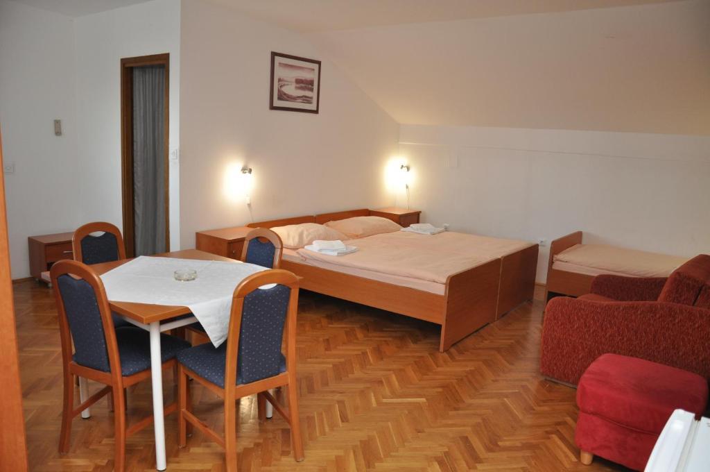Bed and Breakfast Pansion Antonio à Slavonski Brod Extérieur photo