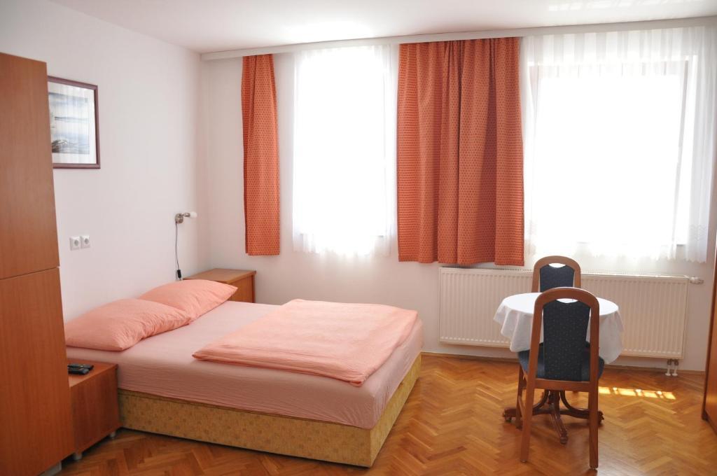Bed and Breakfast Pansion Antonio à Slavonski Brod Extérieur photo