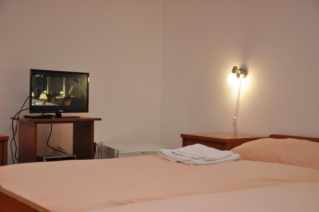 Bed and Breakfast Pansion Antonio à Slavonski Brod Extérieur photo