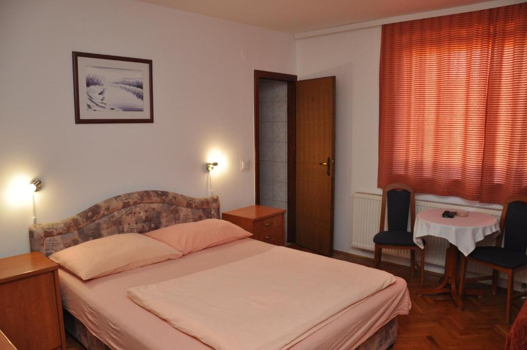 Bed and Breakfast Pansion Antonio à Slavonski Brod Extérieur photo