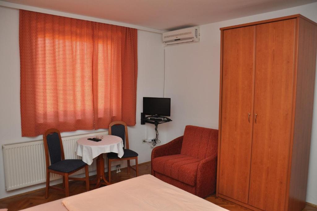 Bed and Breakfast Pansion Antonio à Slavonski Brod Extérieur photo