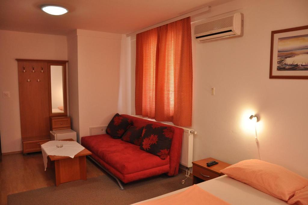 Bed and Breakfast Pansion Antonio à Slavonski Brod Extérieur photo