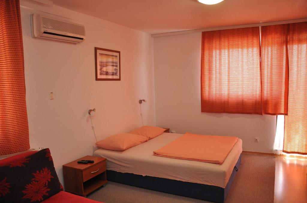 Bed and Breakfast Pansion Antonio à Slavonski Brod Extérieur photo