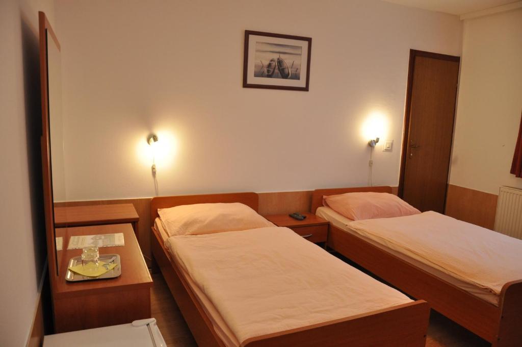 Bed and Breakfast Pansion Antonio à Slavonski Brod Extérieur photo